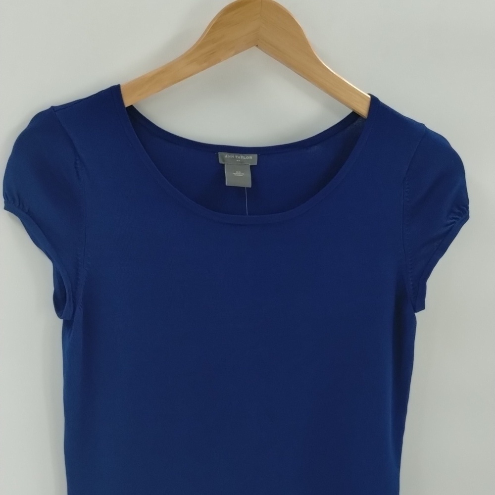 Ann Taylor royal blue stretch top size XS fitted cap short sleeve Factory - Picture 2 of 9